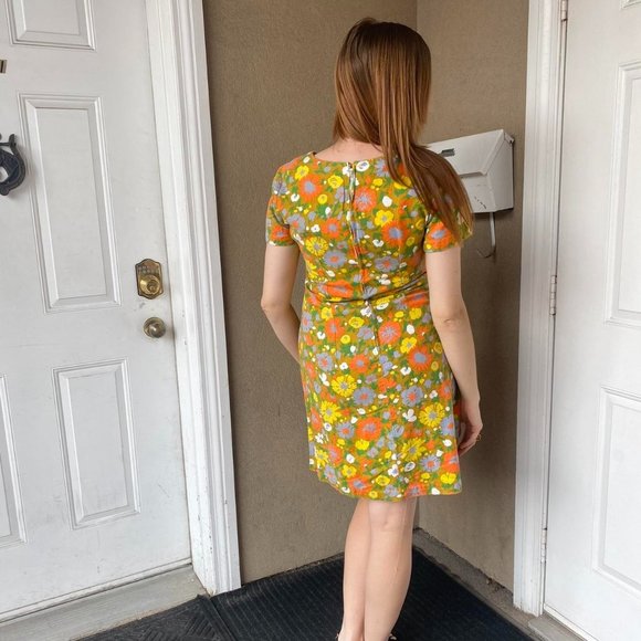 1960s Handmade Yellow Floral Wiggle Dress - Picture 3 of 4